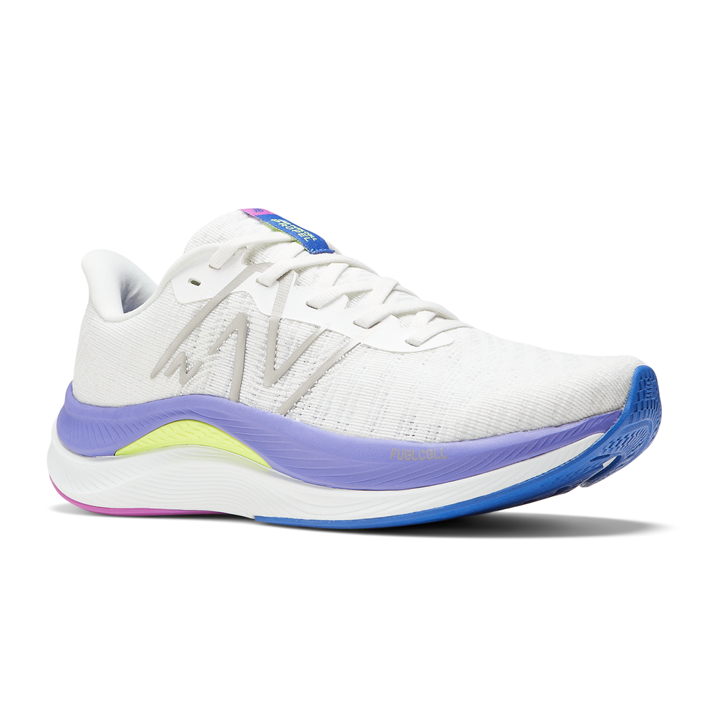 Dámske topánky New Balance FuelCell Propel v4 WFCPRCW4 – biele