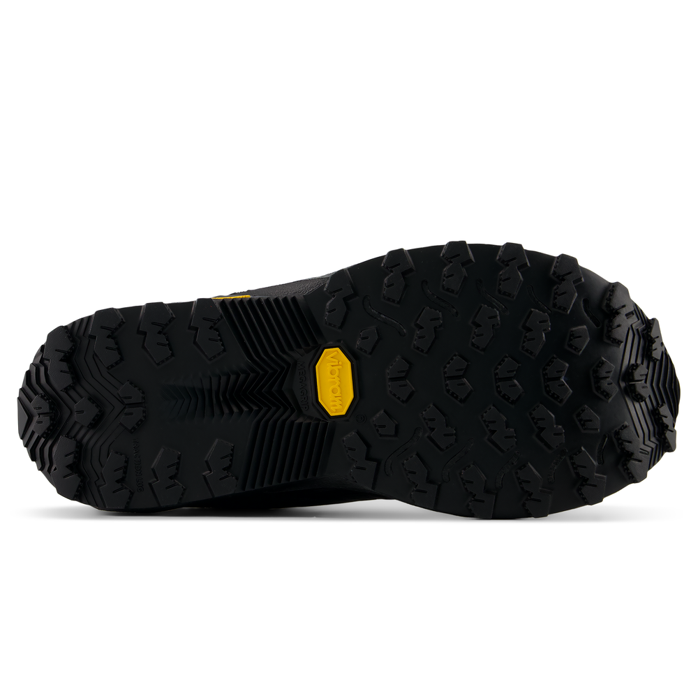 Dámske topánky New Balance FuelCell Rebel Trail WRBT5CX – čierné