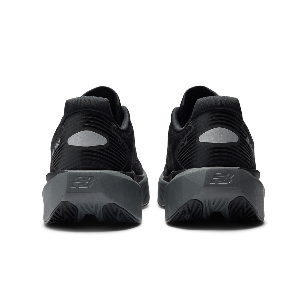 Pánske topánky New Balance FuelCell Rebel v5 MFCXLC5 – čierné
