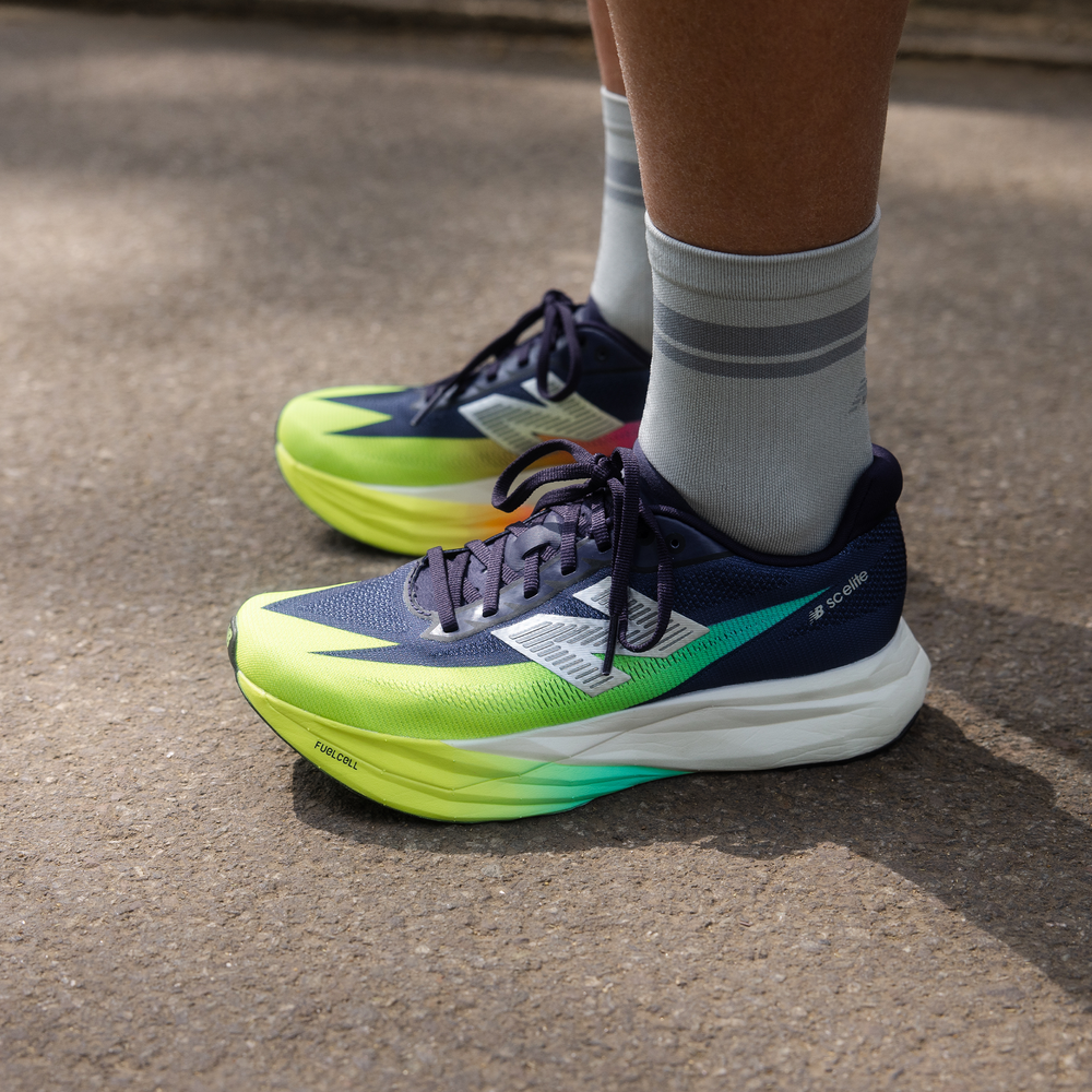 Dámske topánky New Balance FuelCell SC Elite V5 WRCEL7UH – tmavomodrá