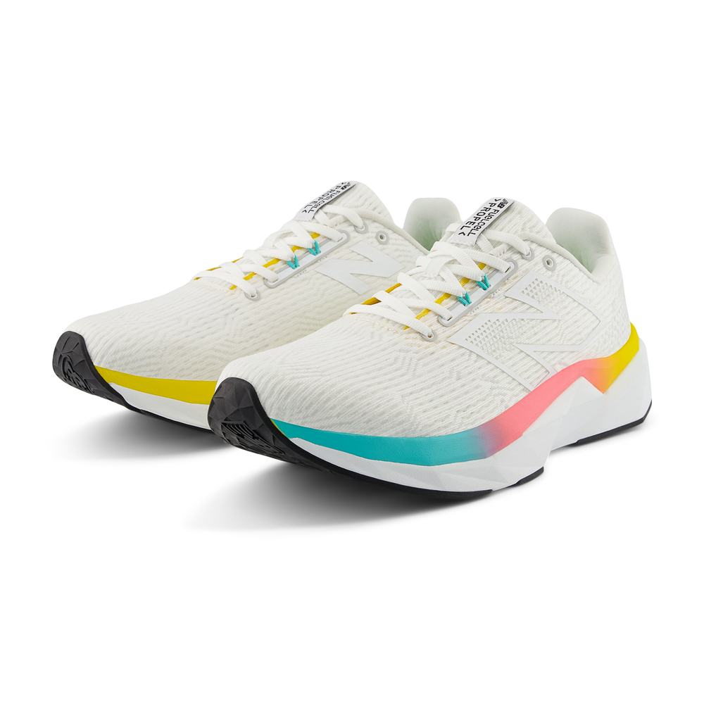 Pánske topánky New Balance FuelCell Propel v5 MFCPRLC5 – biele