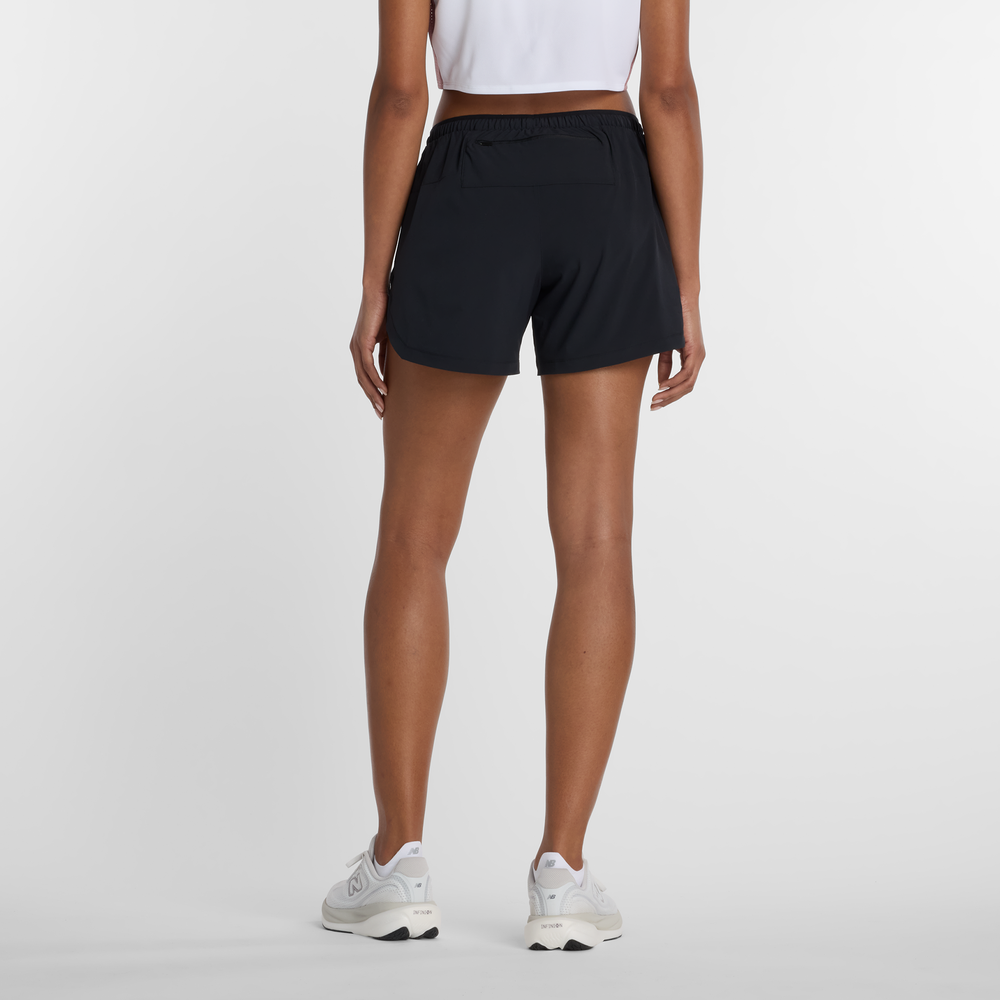 Dámske šortky New Balance RC Essential – čierné