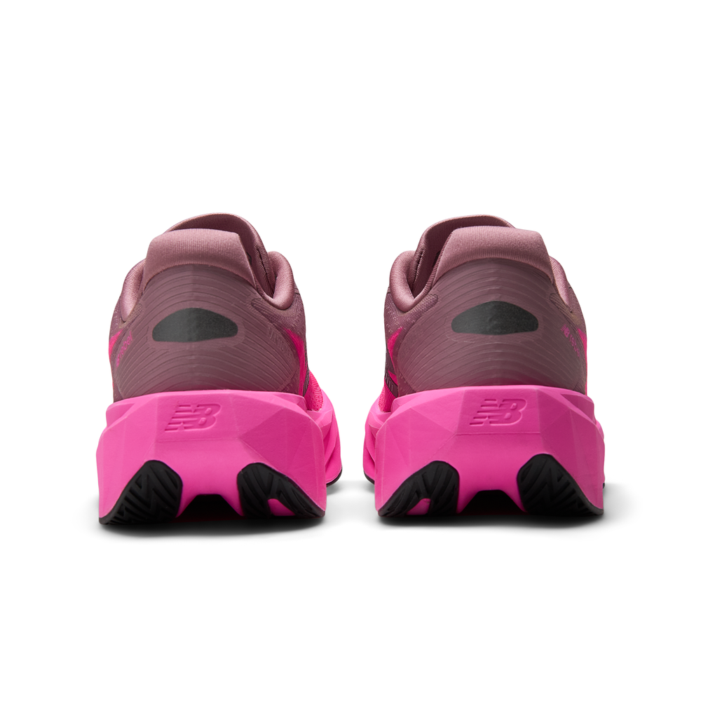 Dámske topánky New Balance FuelCell Rebel v5 WFCX70N – ružové