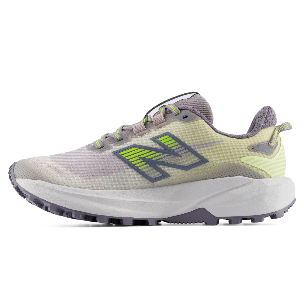 Dámske topánky New Balance FuelCell Rebel Trail WRBT675 – sivé