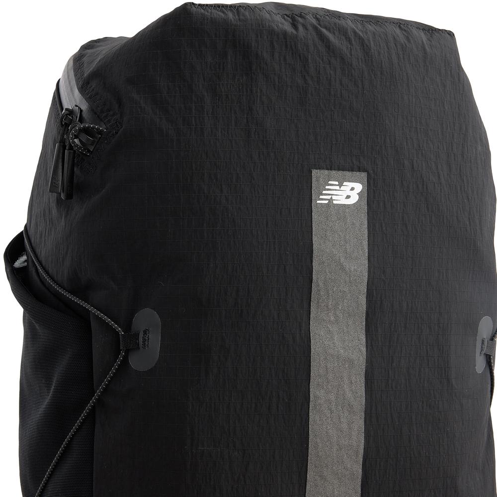 Ruksak New Balance AC8227UBK – čierne