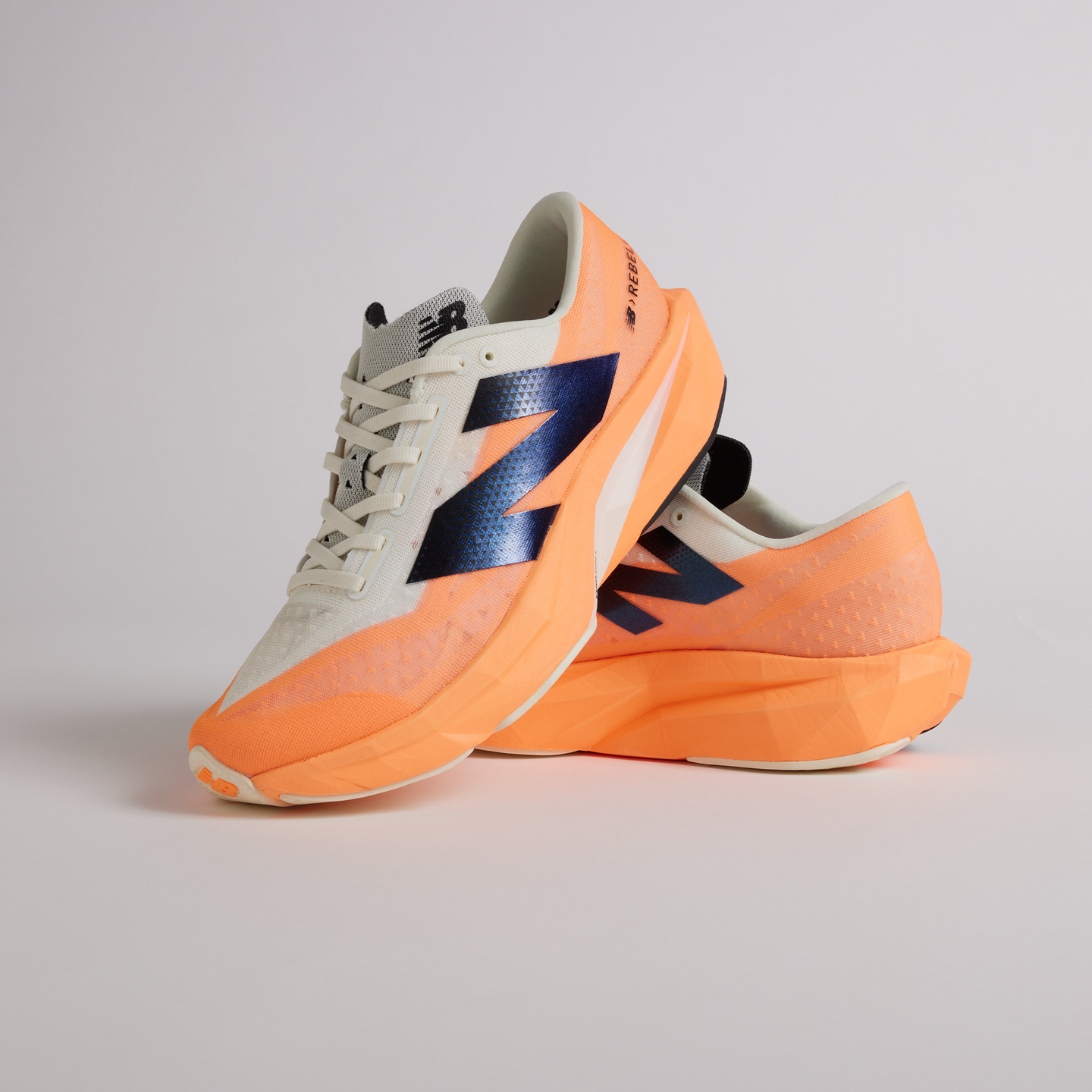 Dámske topánky New Balance FuelCell Rebel v4 WFCXCC4 – oranžová