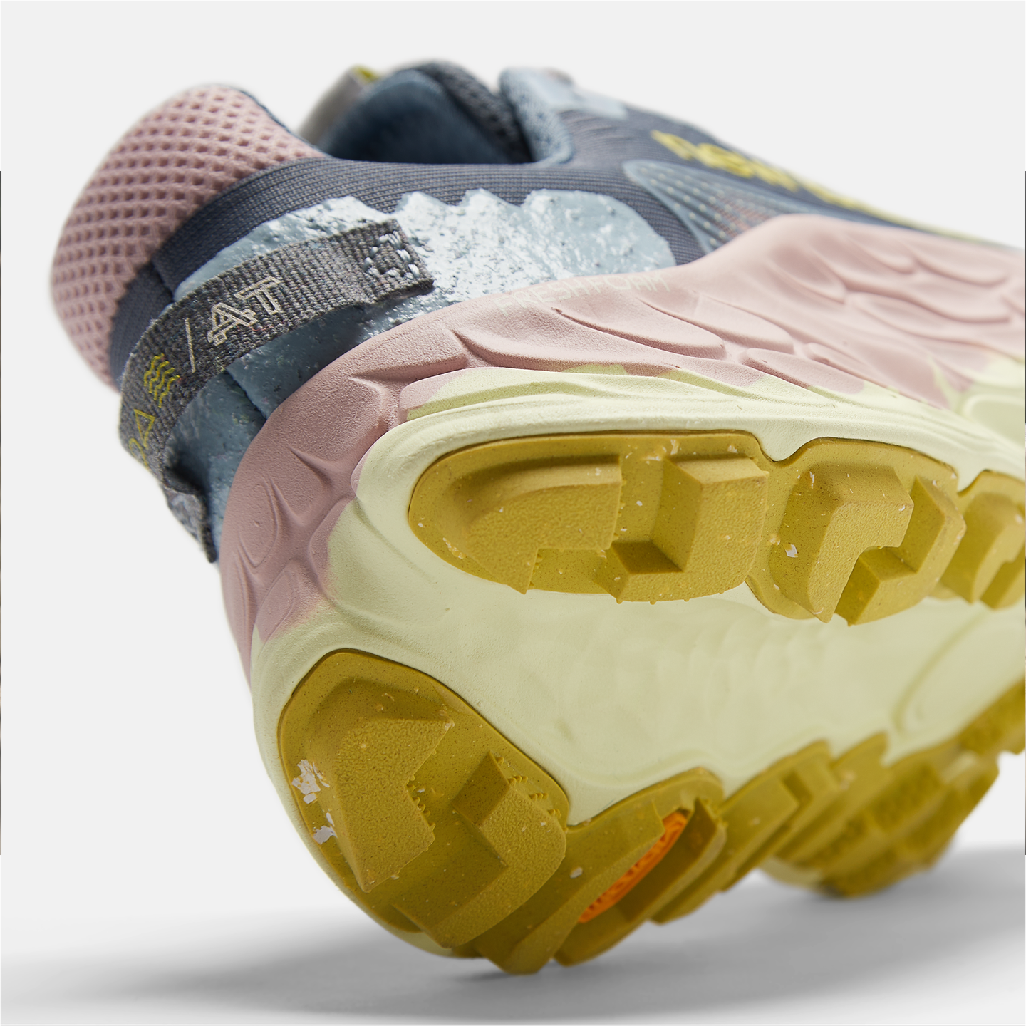 Dámske topánky New Balance Fresh Foam X More Trail v3 WTMORCC3 – sivé