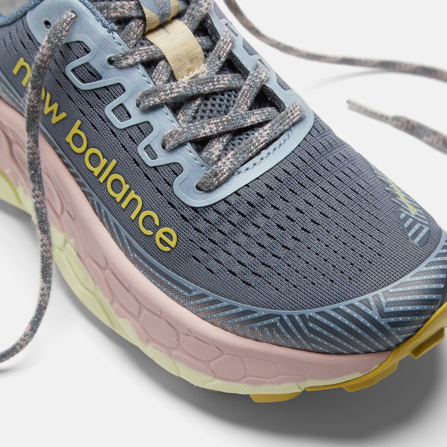Dámske topánky New Balance Fresh Foam X More Trail v3 WTMORCC3 – sivé