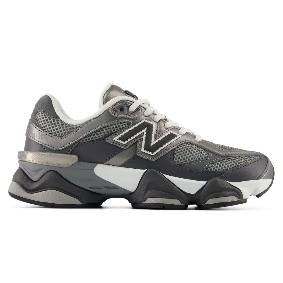 Detské topánky New Balance G90603BN – sivé