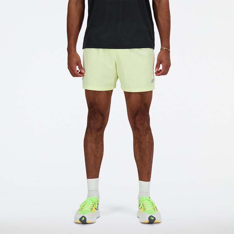 

Žlté pánske šortky na behanie New Balance MS41286LLT