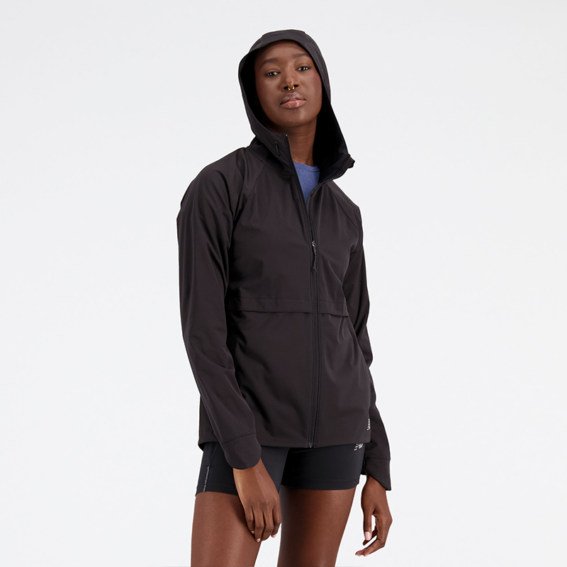 

Vetrovka New Balance WJ21266BK – čierna