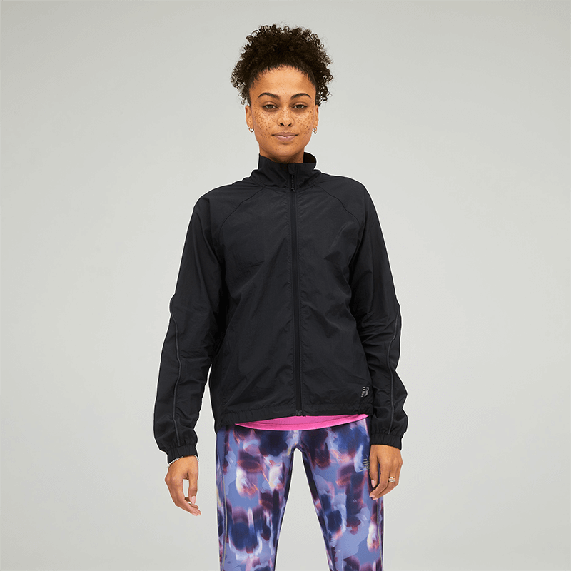

Vetrovka New Balance WJ21264BK – čierna